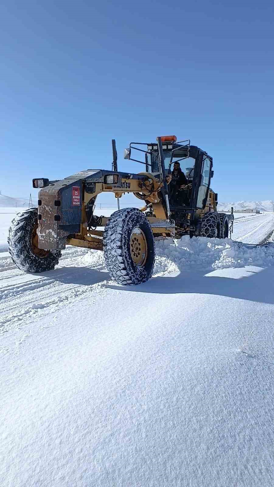 Ağrı&rsquo;da kar ve tipi nedeniyle kapanan 354 k&ouml;y yolu ulaşıma a&ccedil;ıldı

