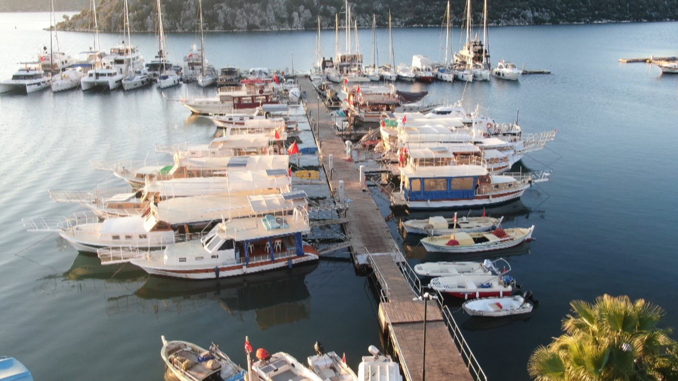 Antalya&rsquo;dan eğitime yelken a&ccedil;an tekne, bir &ccedil;ocuğun hayallerini taşıyor
