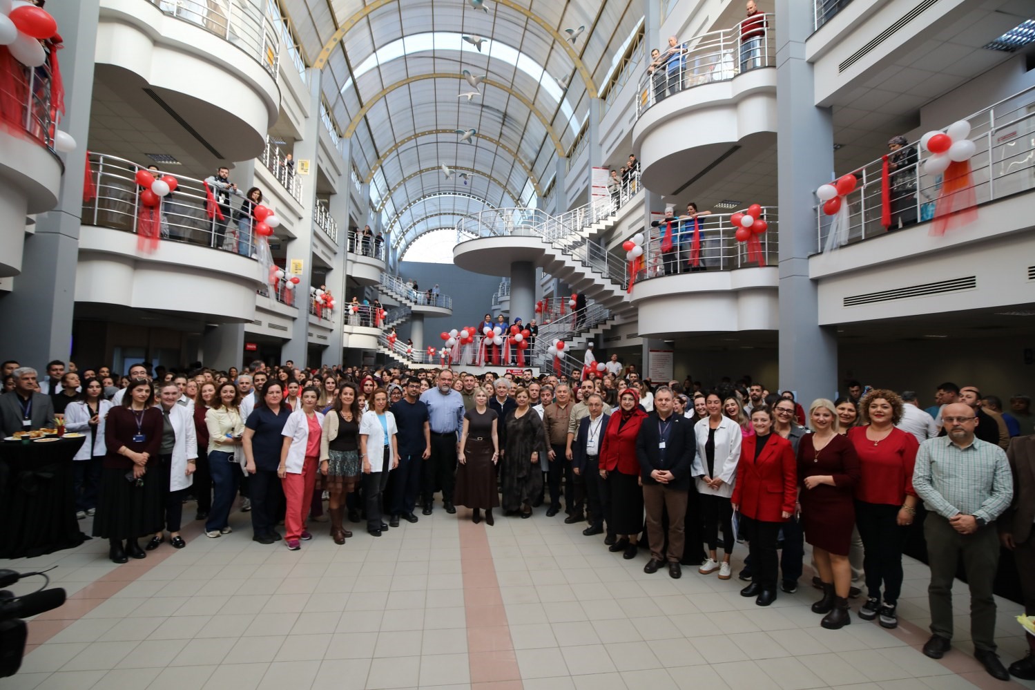 Akdeniz Üniversitesi Hastanesi’nde yeni yıl coşkusu