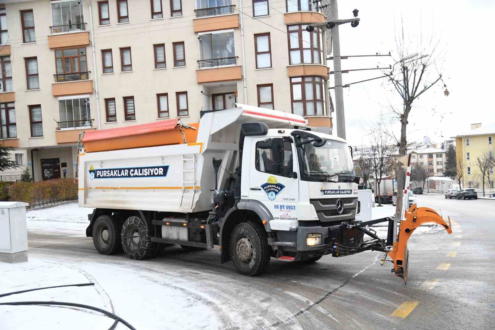 Ankara&rsquo;da kar yağışıyla birlikte t&uuml;m ekipler sahada
