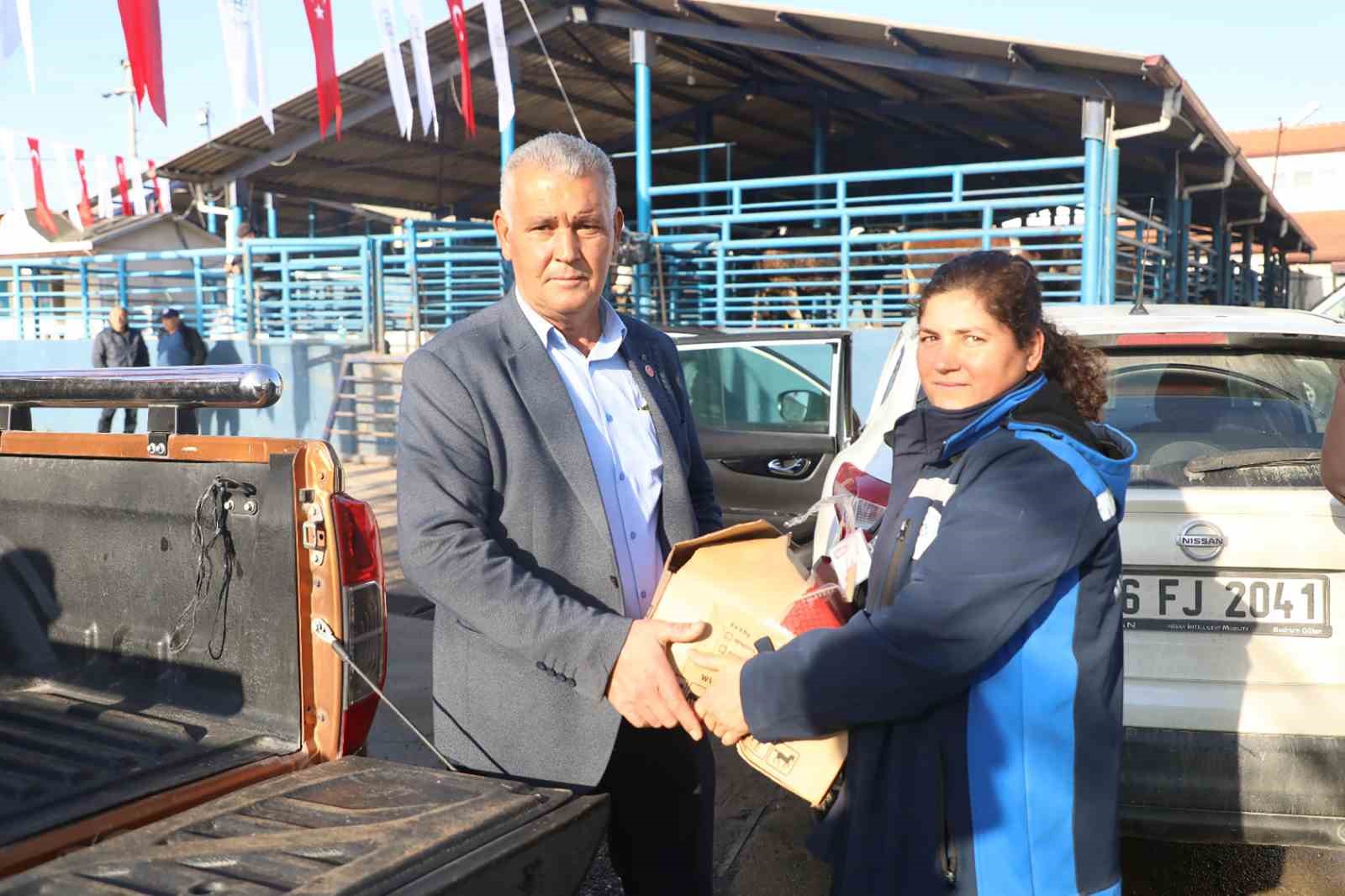 Muğla B&uuml;y&uuml;kşehir Belediyesinden hayvan &uuml;reticilerine &lsquo;Tuz Taşı&rsquo;
