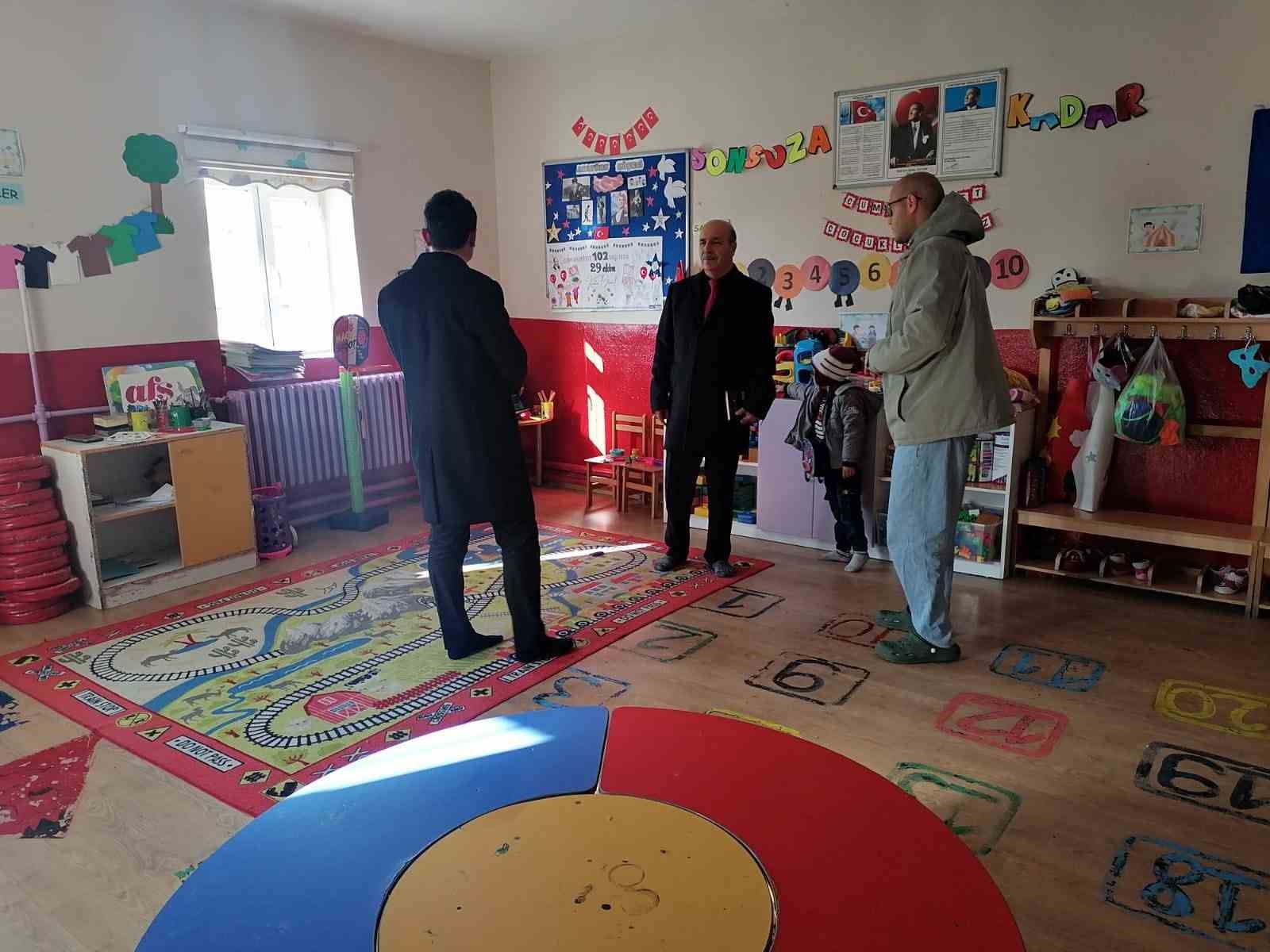 Susuz Kaymakamı Tutal&rsquo;ın  okul ziyaretleri s&uuml;r&uuml;yor
