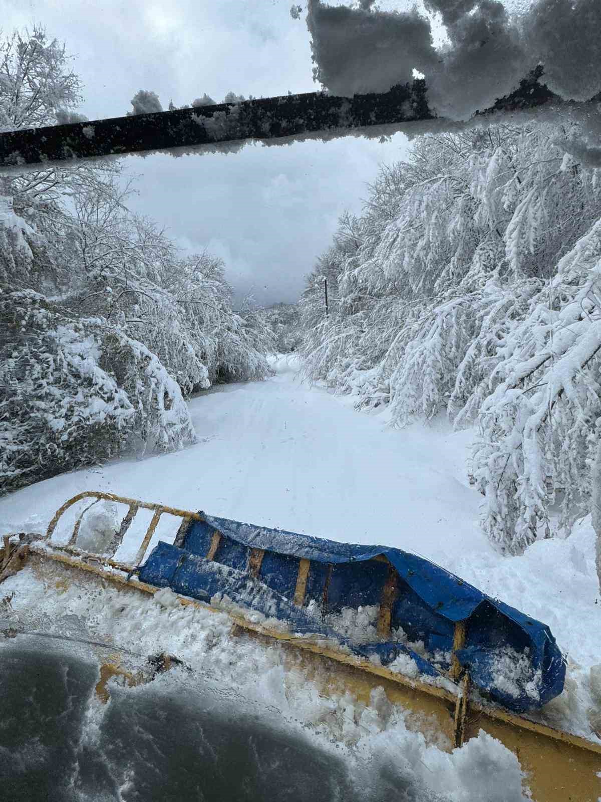 Devrek&rsquo;te 45 k&ouml;y yolu kar nedeniyle ulaşıma kapandı
