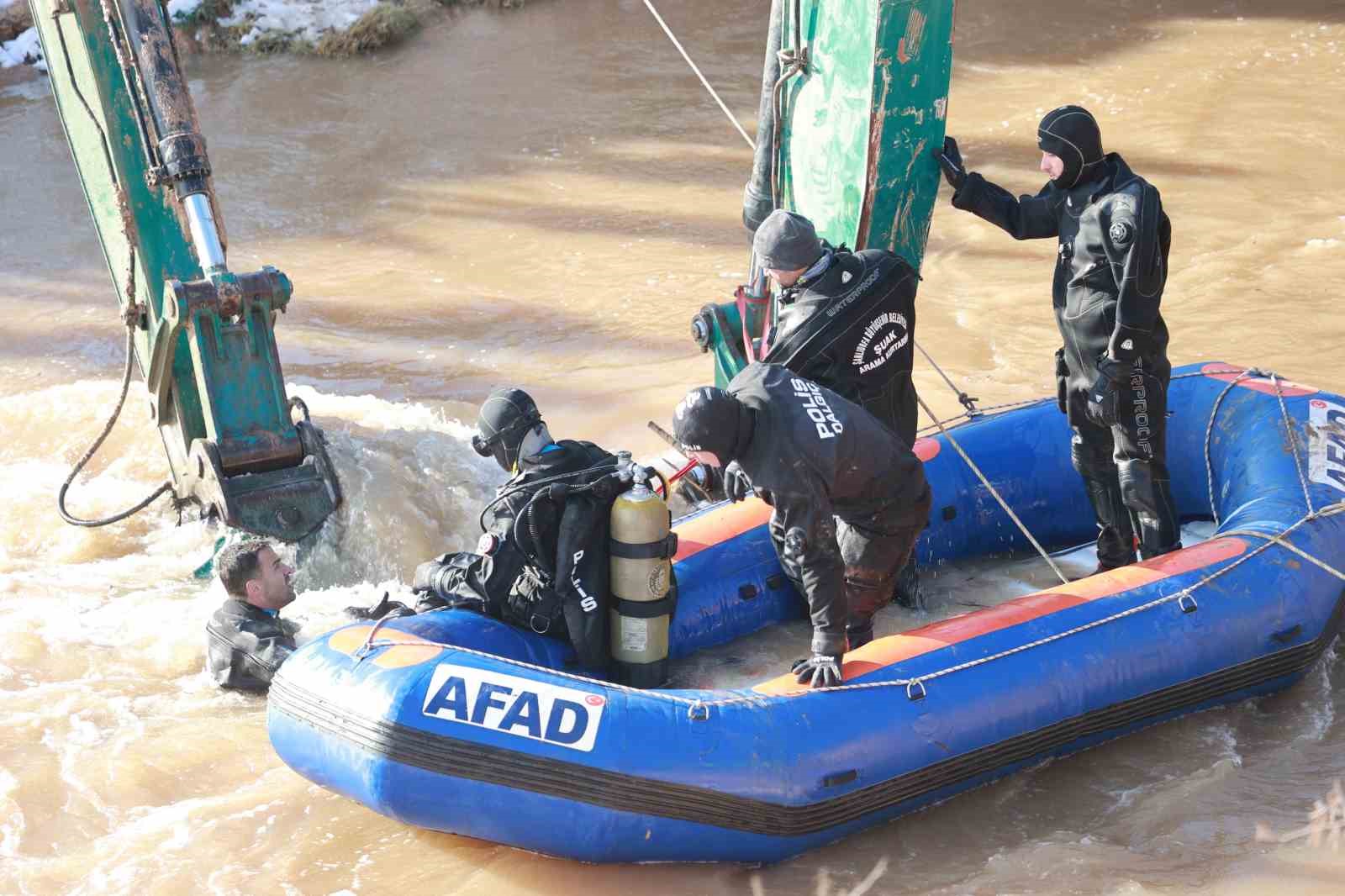 Şanlıurfa&rsquo;da kanala u&ccedil;an otomobildeki kayıp 3 kişinin cesedine ulaşıldı
