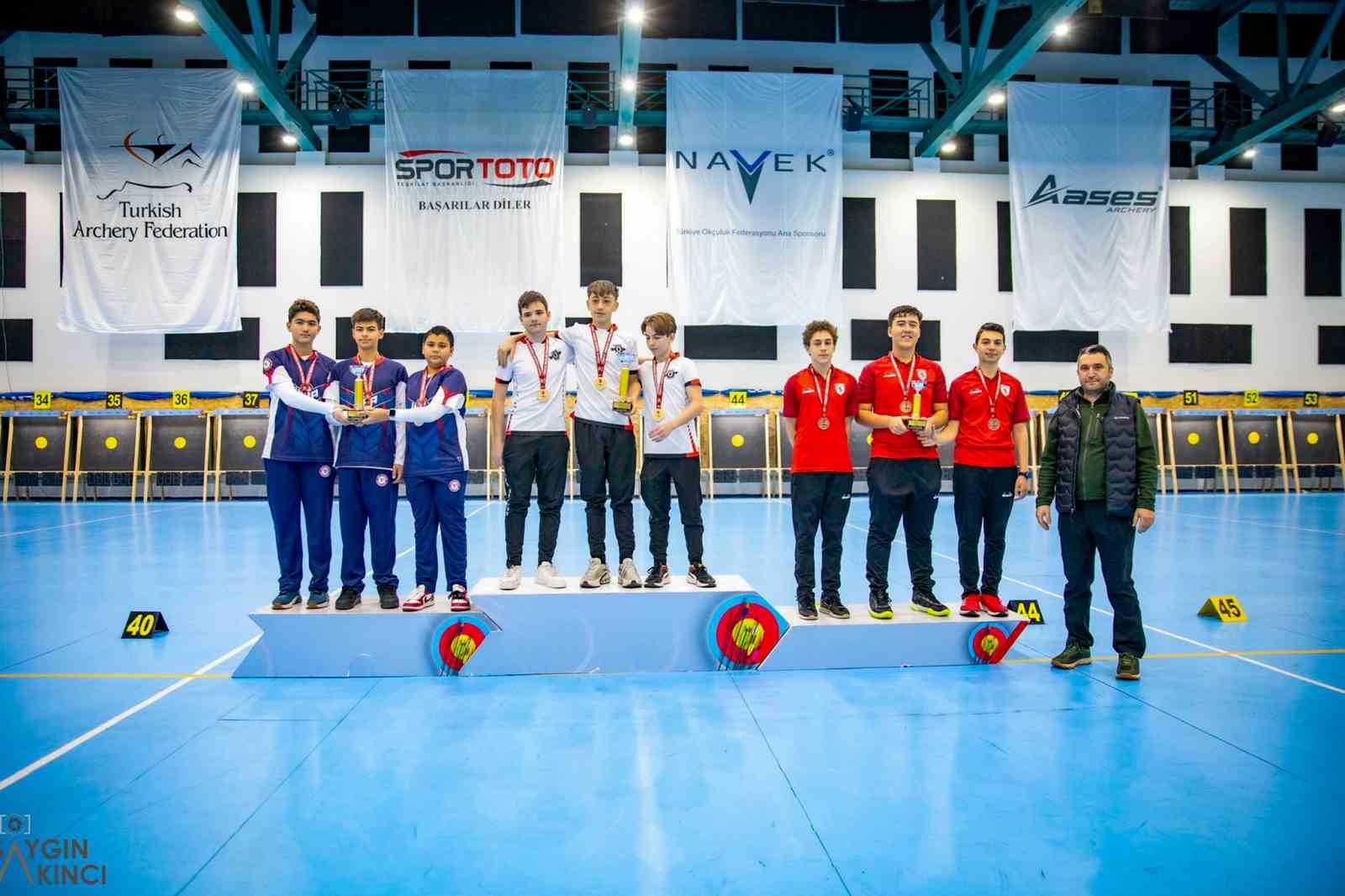 Samsunspor sporcusu okçulukta Türkiye rekoru kırdı