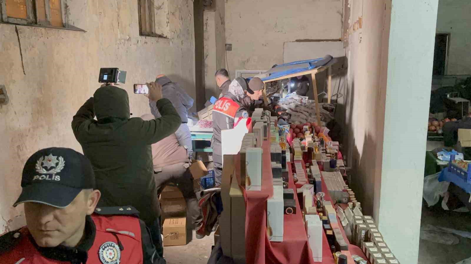 Yılbaşında satılmak istenen ka&ccedil;ak i&ccedil;ki ve uyuşturucuya operasyon
