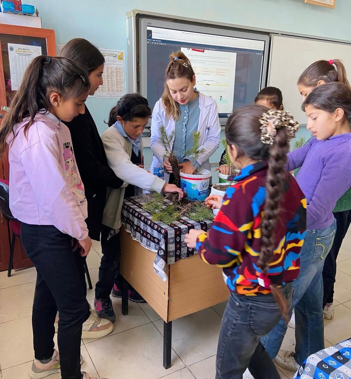 Diyadin&rsquo;de minik eller toprağa umut ekti
