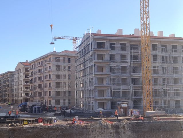 Kahramanmaraş&rsquo;ta deprem konutları y&uuml;kselmeye devam ediyor