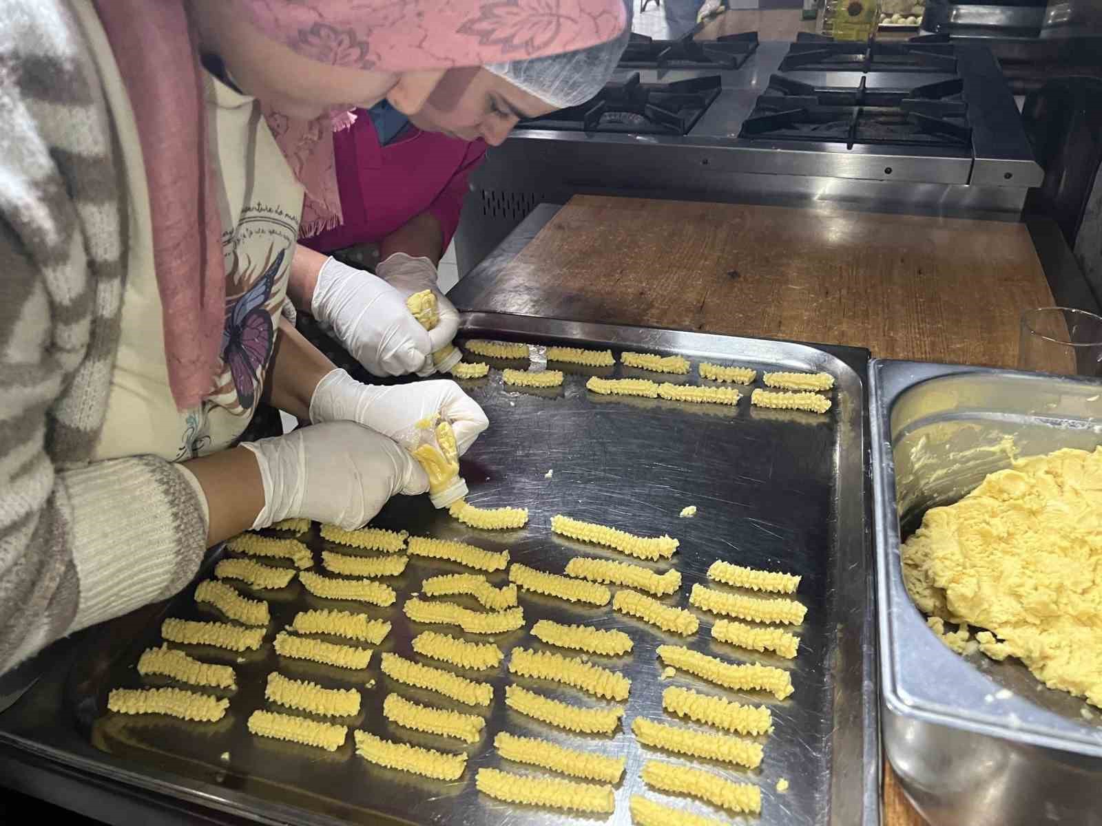 Erkekler pizza, kızlar kurabiye yaptı
