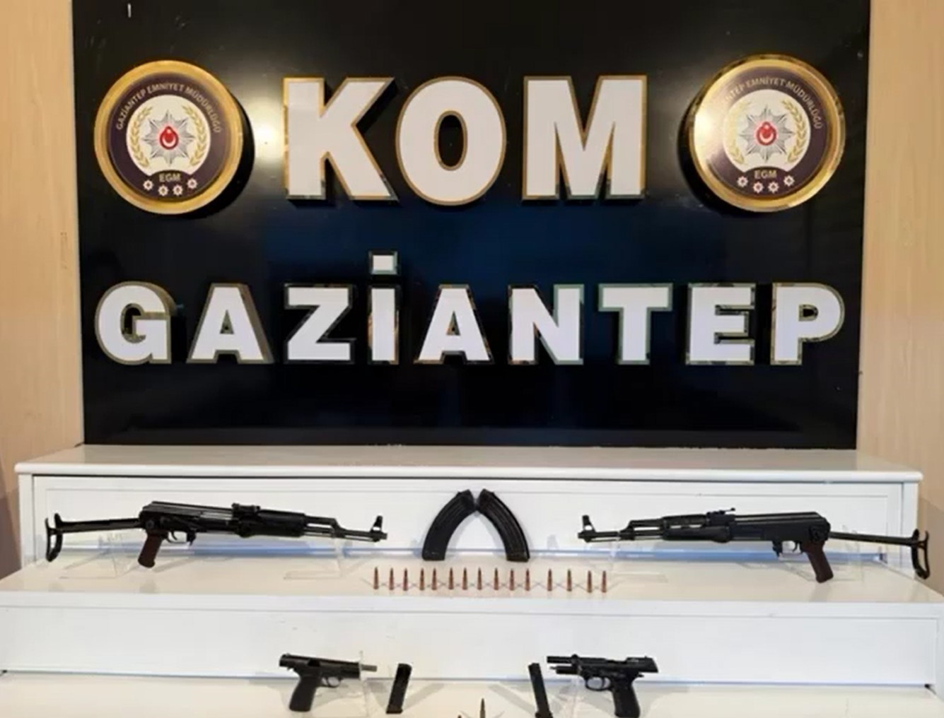 Gaziantep&rsquo;te ka&ccedil;ak silahları toprağa g&ouml;men 2 ş&uuml;pheli tutuklandı
