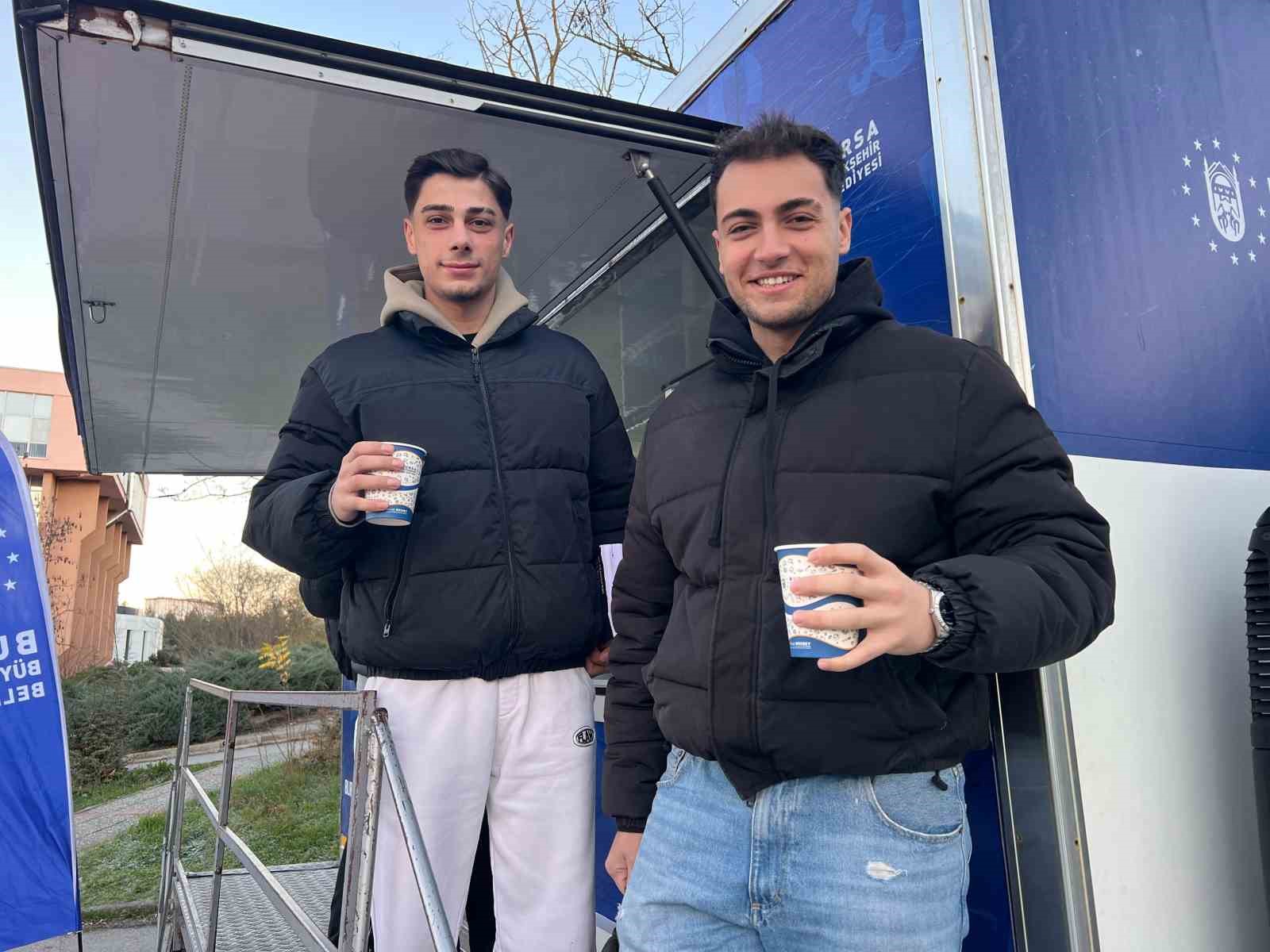 Bursa’da üniversite öğrencilerine sıcak çorba