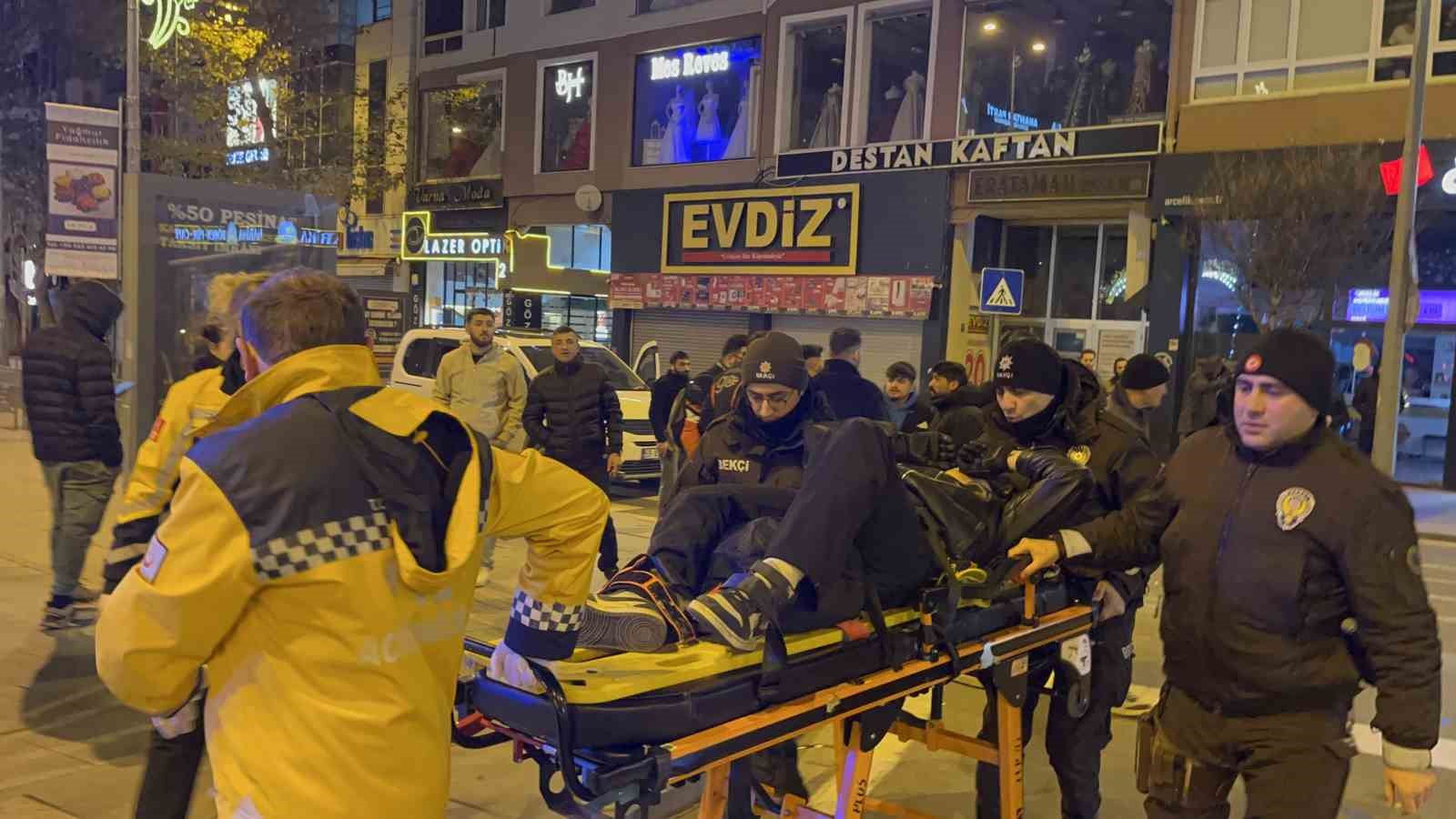 &Ccedil;arpıştığı arabanın &uuml;zerinden takla attı: O anlar kamerada
