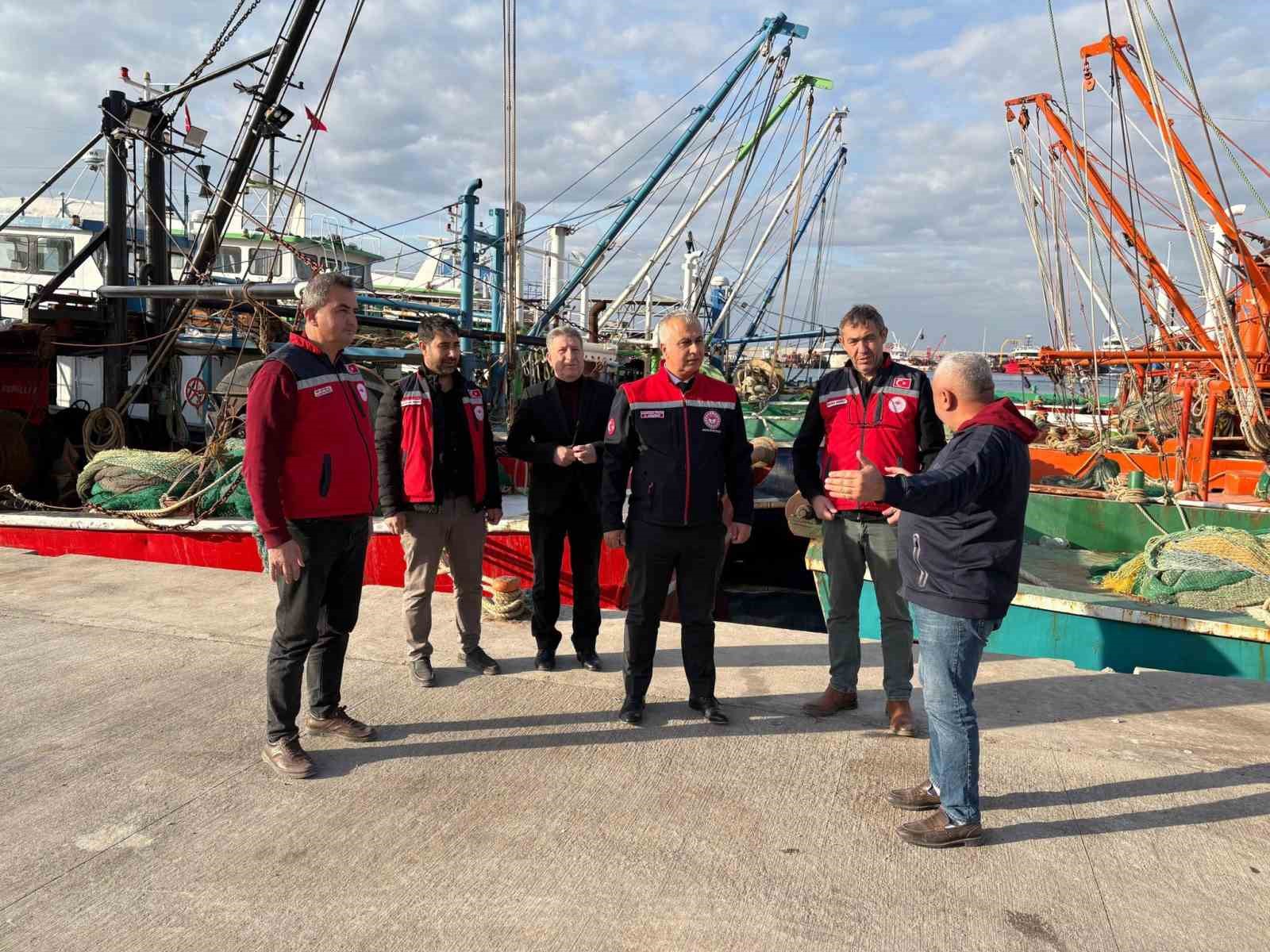 İskenderun balık&ccedil;ı barınağında denetim ger&ccedil;ekleştirildi
