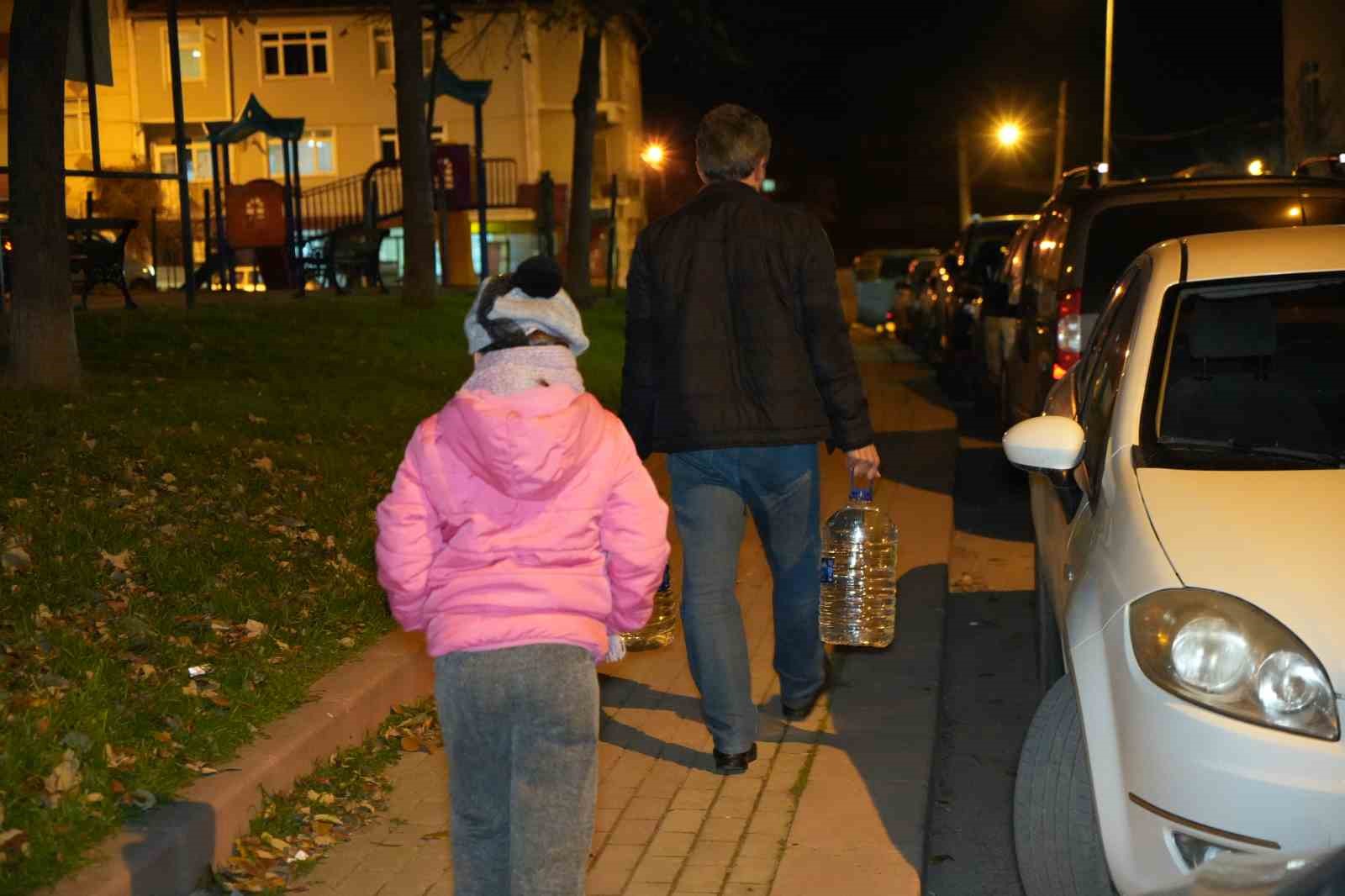 Edirne&rsquo;de 10 g&uuml;nd&uuml;r s&uuml;ren su kesintisi mahalleliyi sokağa d&ouml;kt&uuml;
