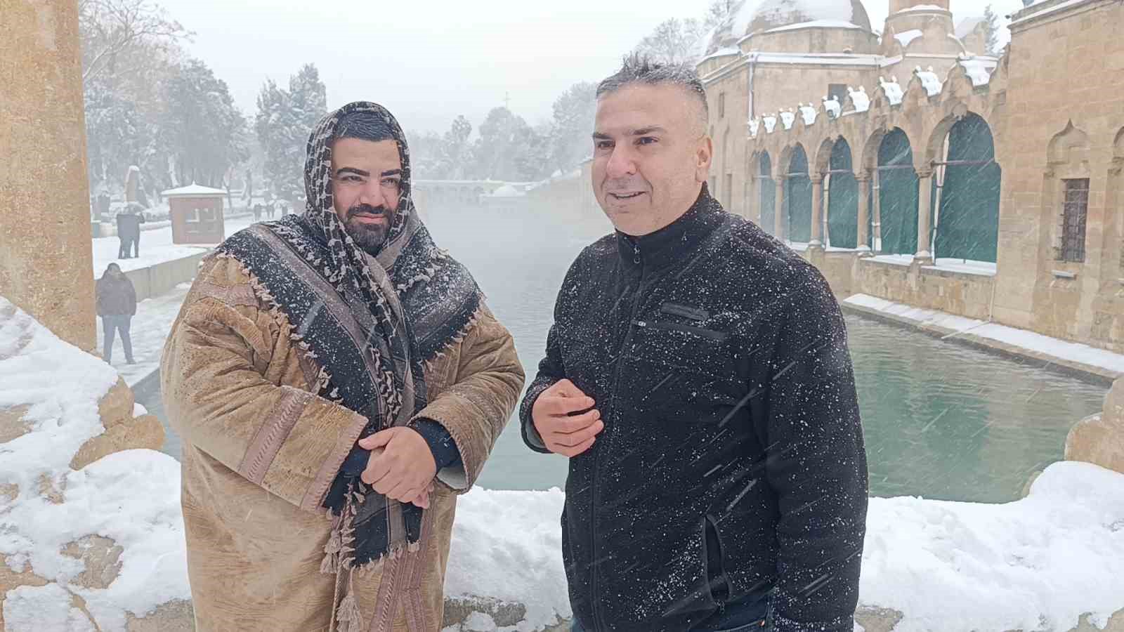 Balıklıg&ouml;l beyaza b&uuml;r&uuml;nd&uuml;
