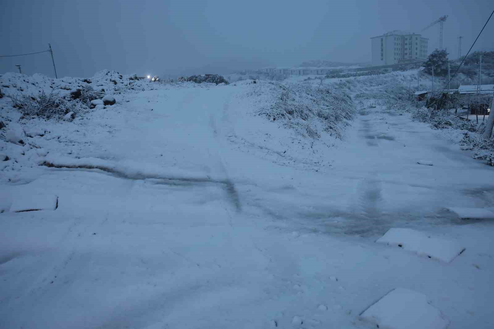 Hatay&rsquo;da 10 il&ccedil;ede eğitime ara verildi

