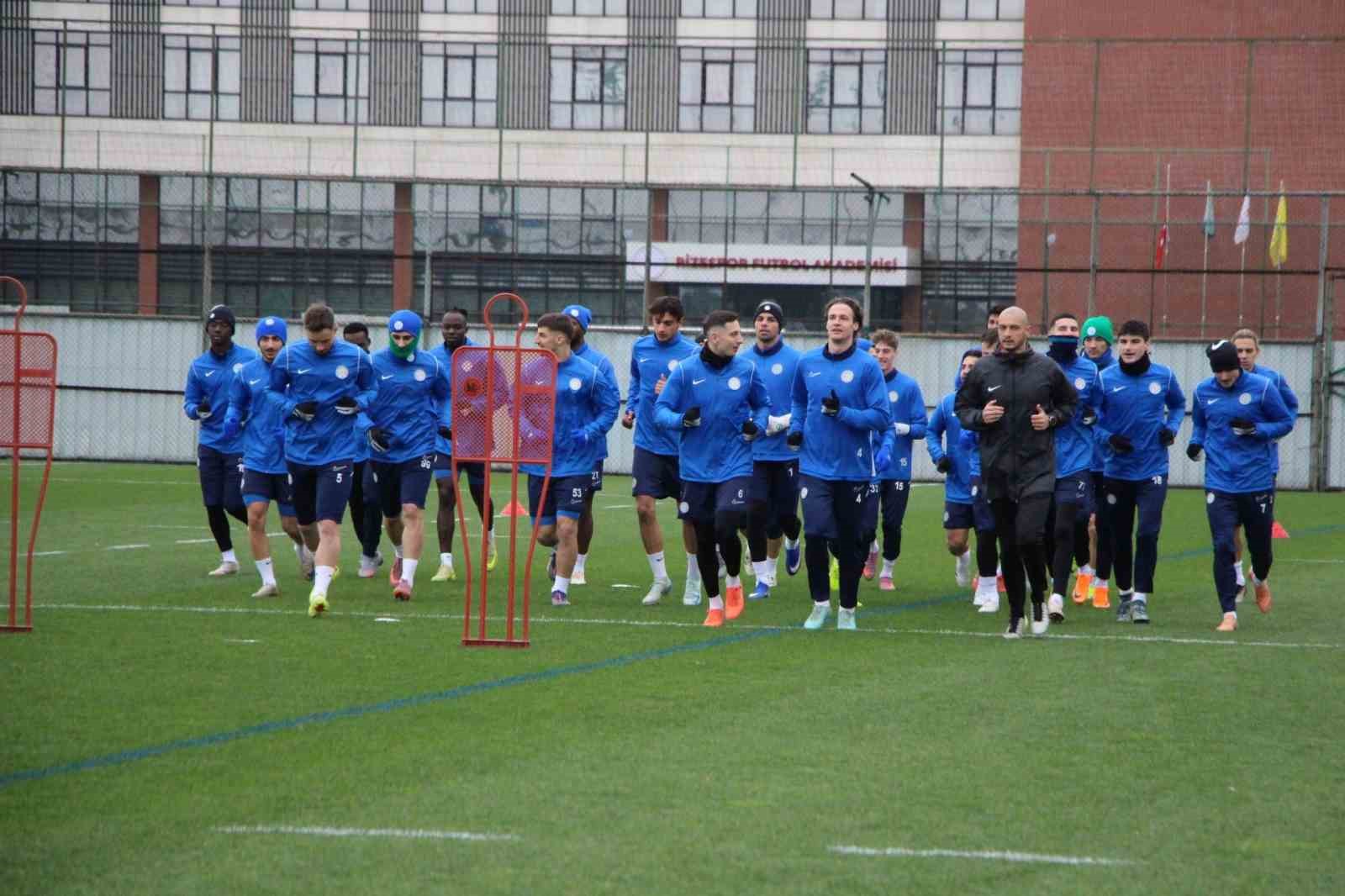 Recep Uçar: "Hücuma dönük bir orta saha bakıyoruz"