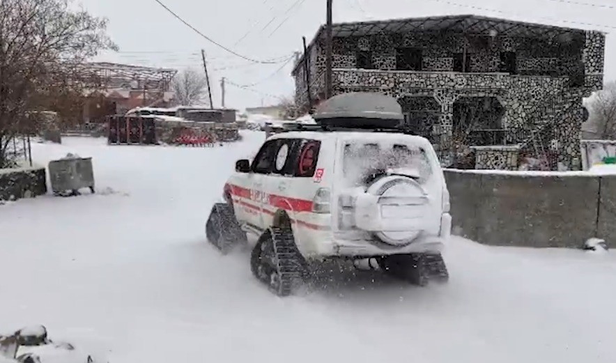 Şanlıurfa&rsquo;da hastalar paletli ambulanslarla hastaneye ulaştırıldı
