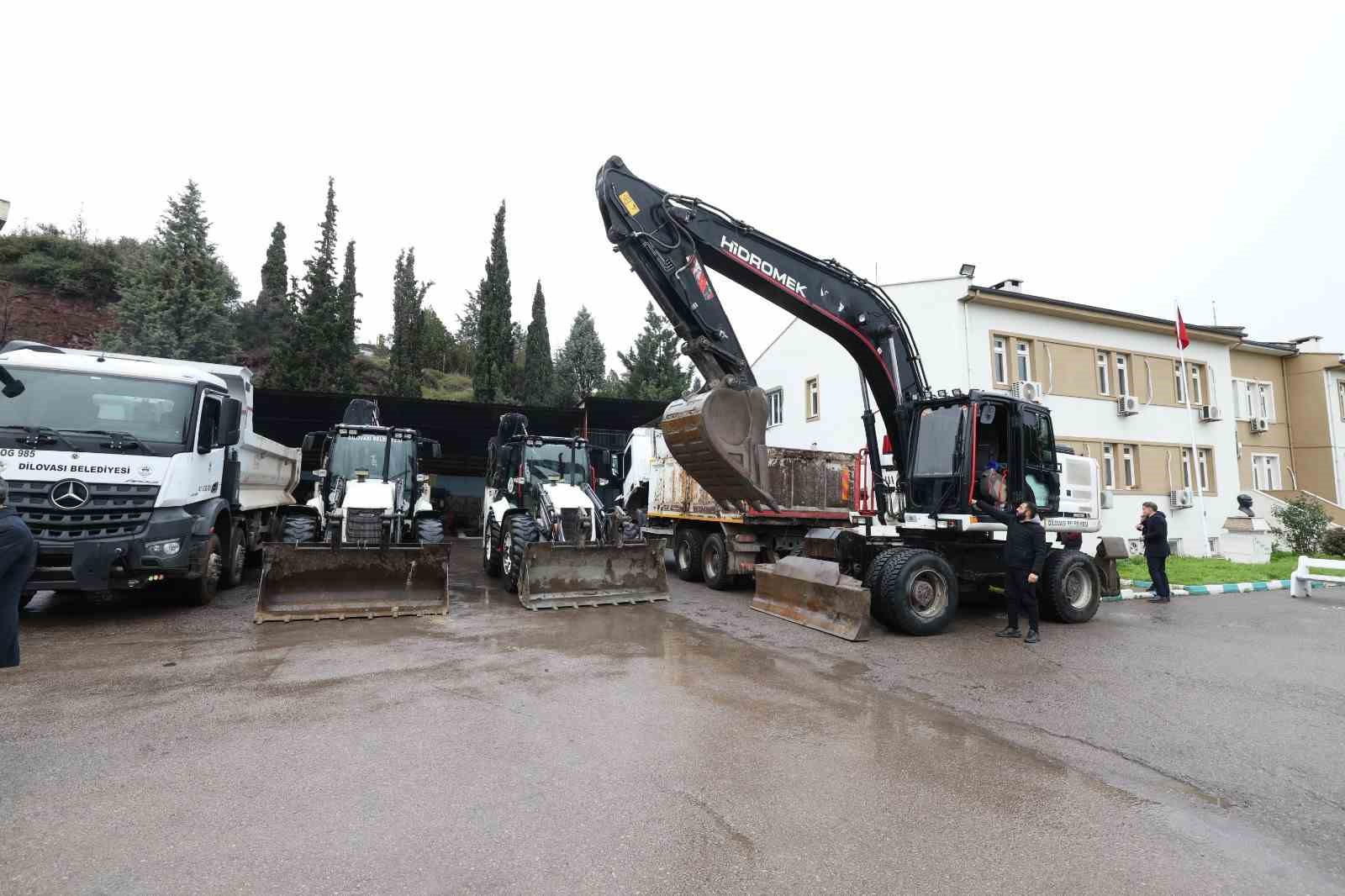 Dilovası Belediyesi karla m&uuml;cadelede hazır kıta
