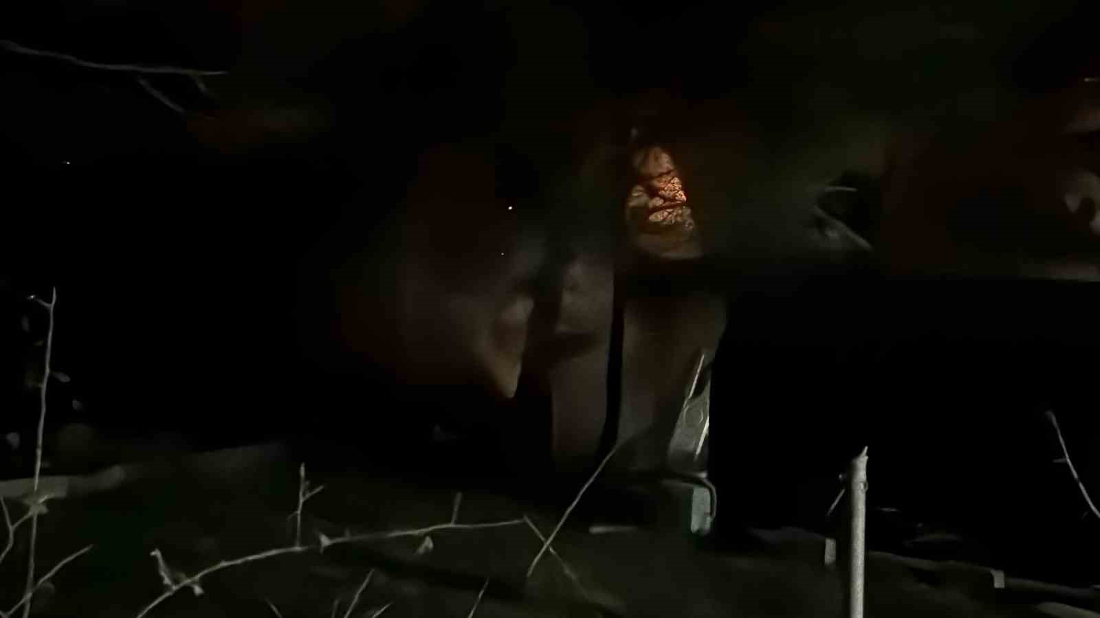 Arnavutk&ouml;y Terkos&rsquo;ta boşaltılan bungalov evler alev alev yandı
