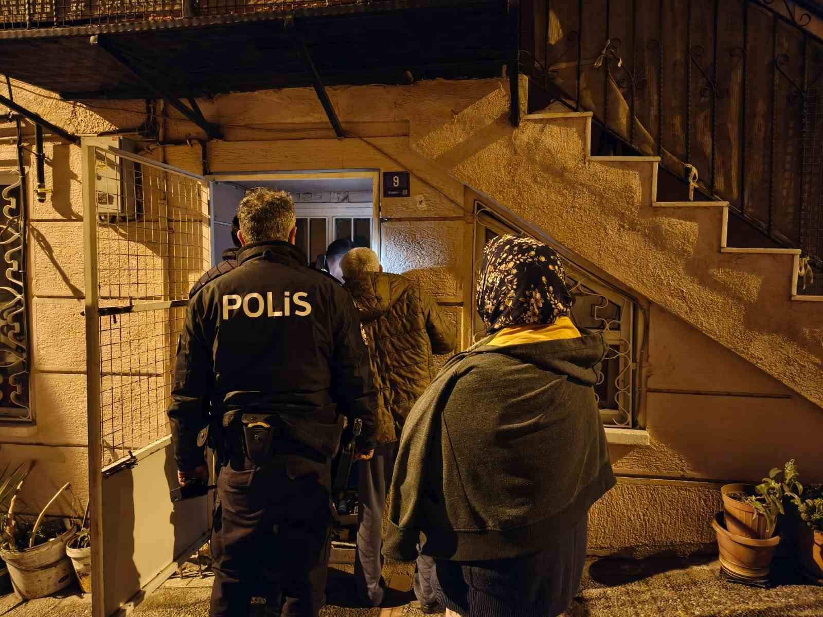 Yeni yıla balkonda mahsur kalarak girdi
