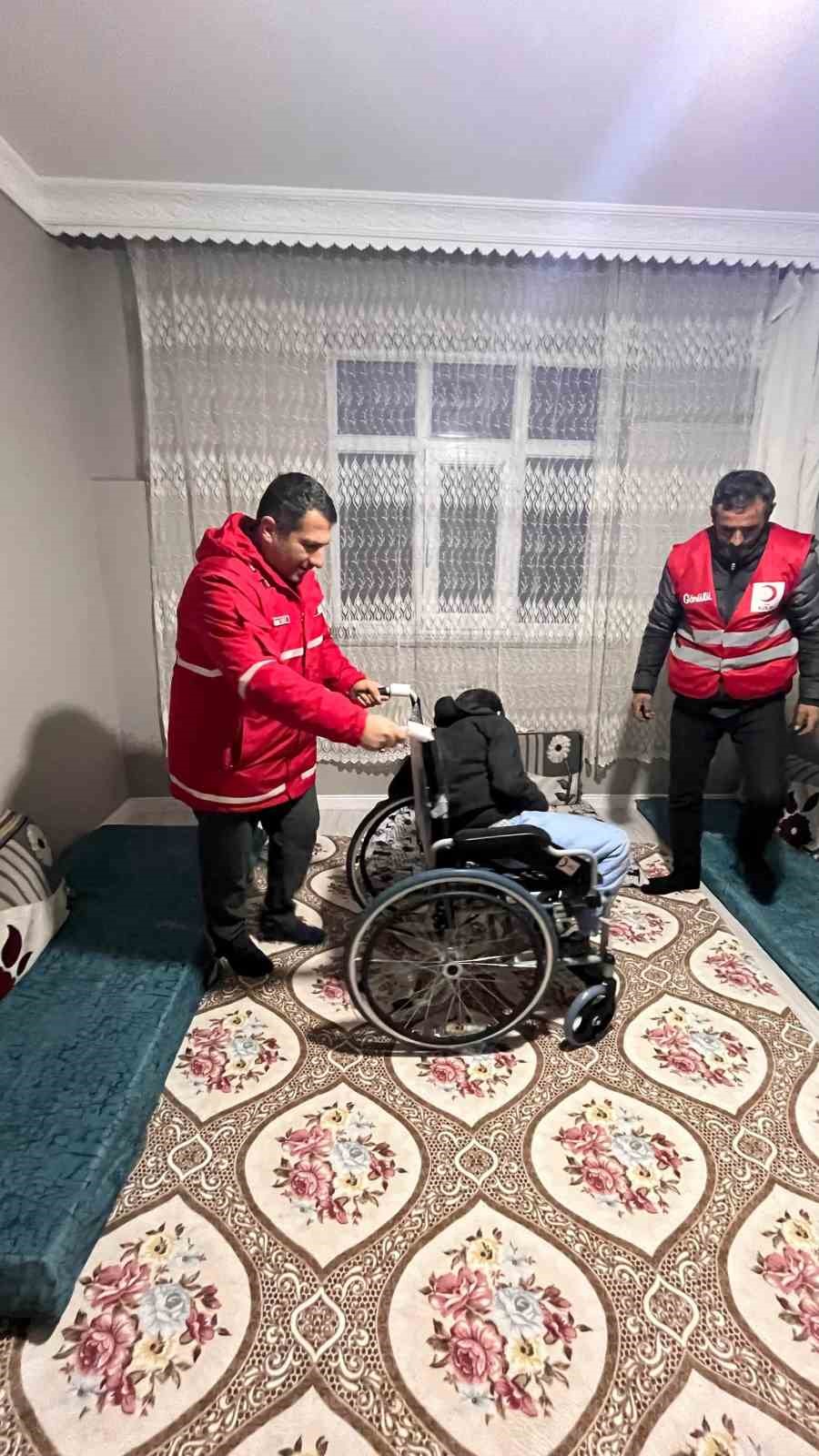 Kızılay&rsquo;dan engelli bireylere tekerlekli sandalye desteği
