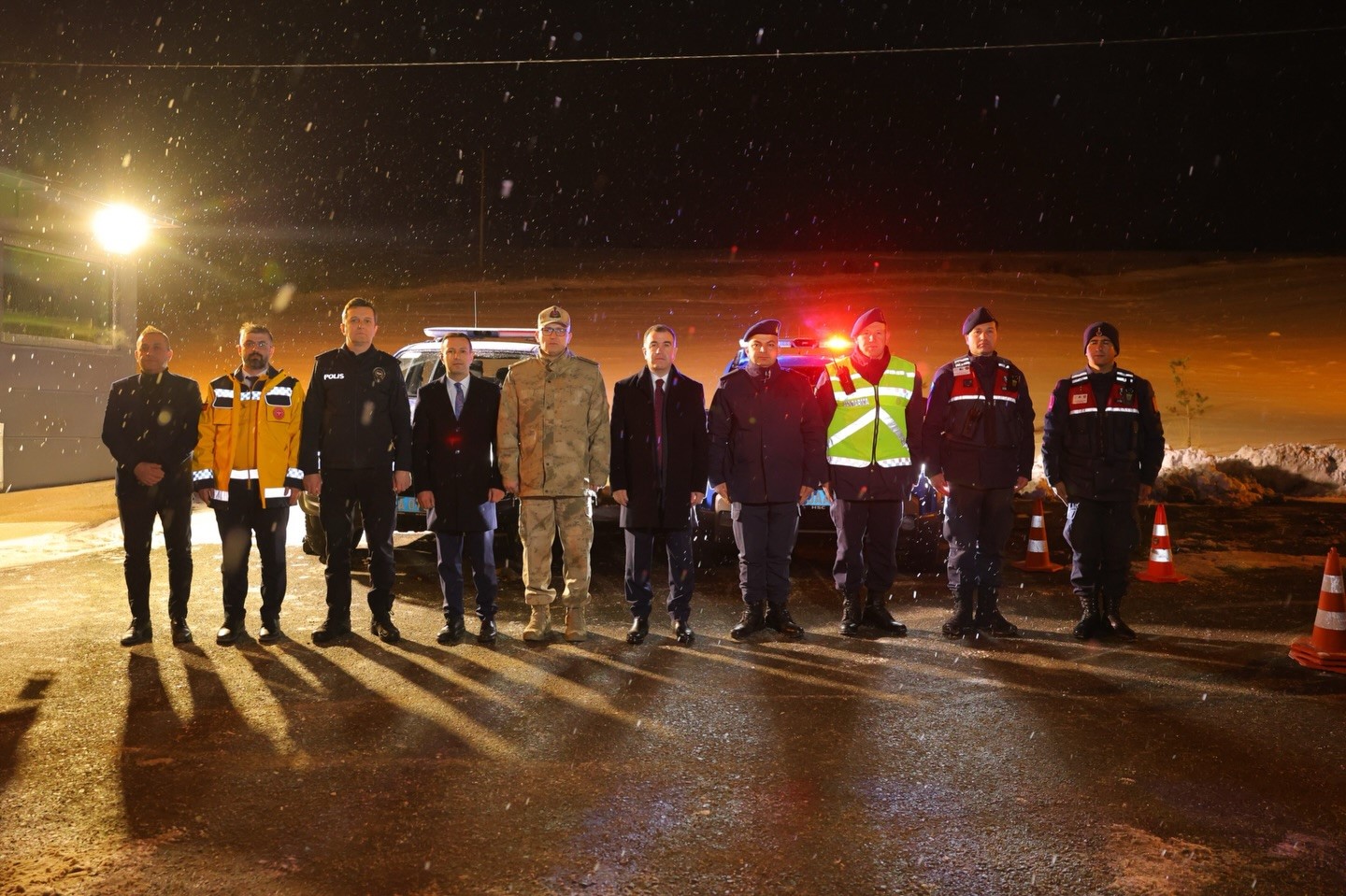 Vali Eldivan&rsquo;dan emniyet g&uuml;&ccedil;lerine moral ziyareti
