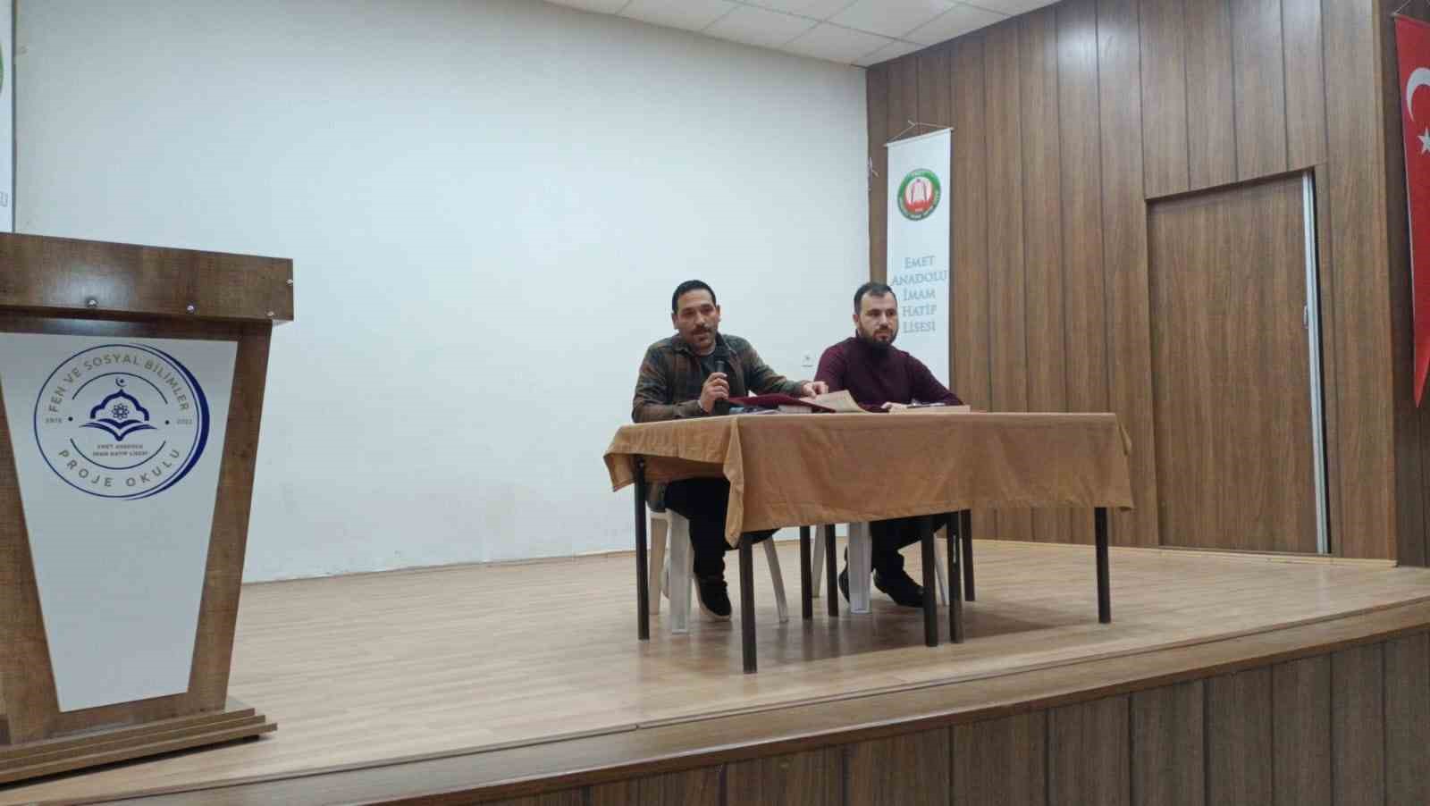 Emet AİHL&rsquo;de "Kariyer S&ouml;yleşisi" d&uuml;zenlendi
