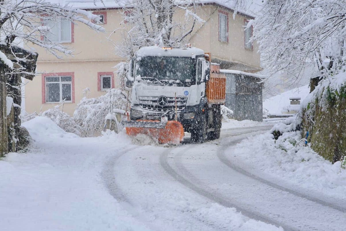 Giresun&rsquo;da kar yağışı etkisini g&ouml;sterdi
