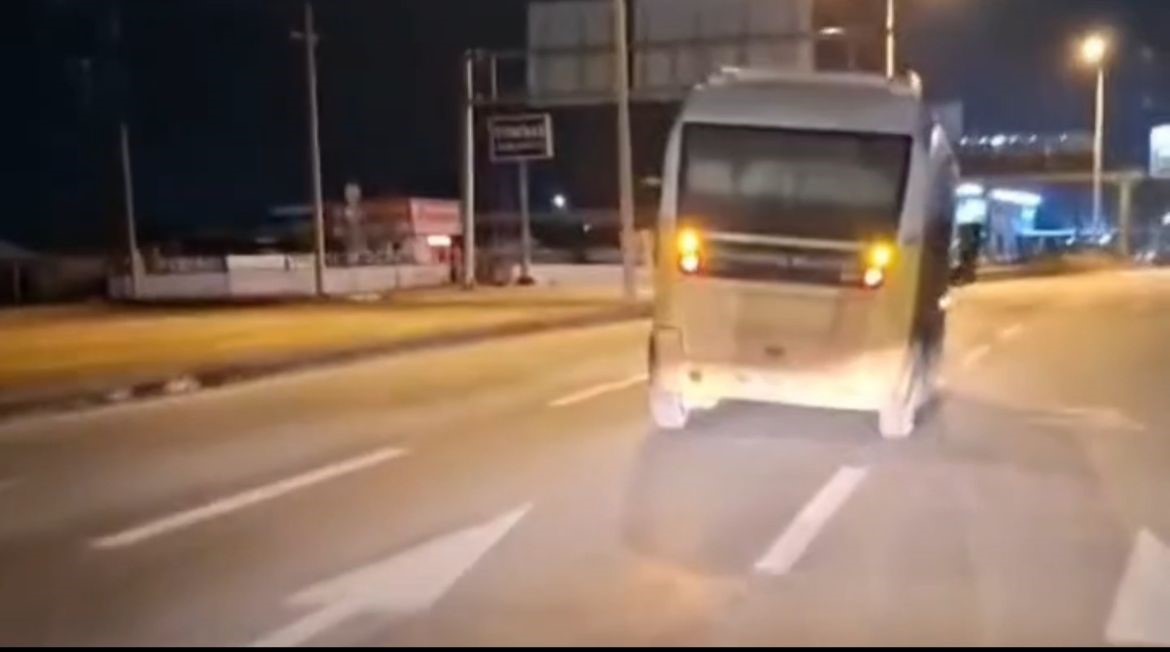 Dur ikazı fayda etmedi, lastik pes etti...Alkoll&uuml; şof&ouml;r Bursa&rsquo;yı birbirine kattı
