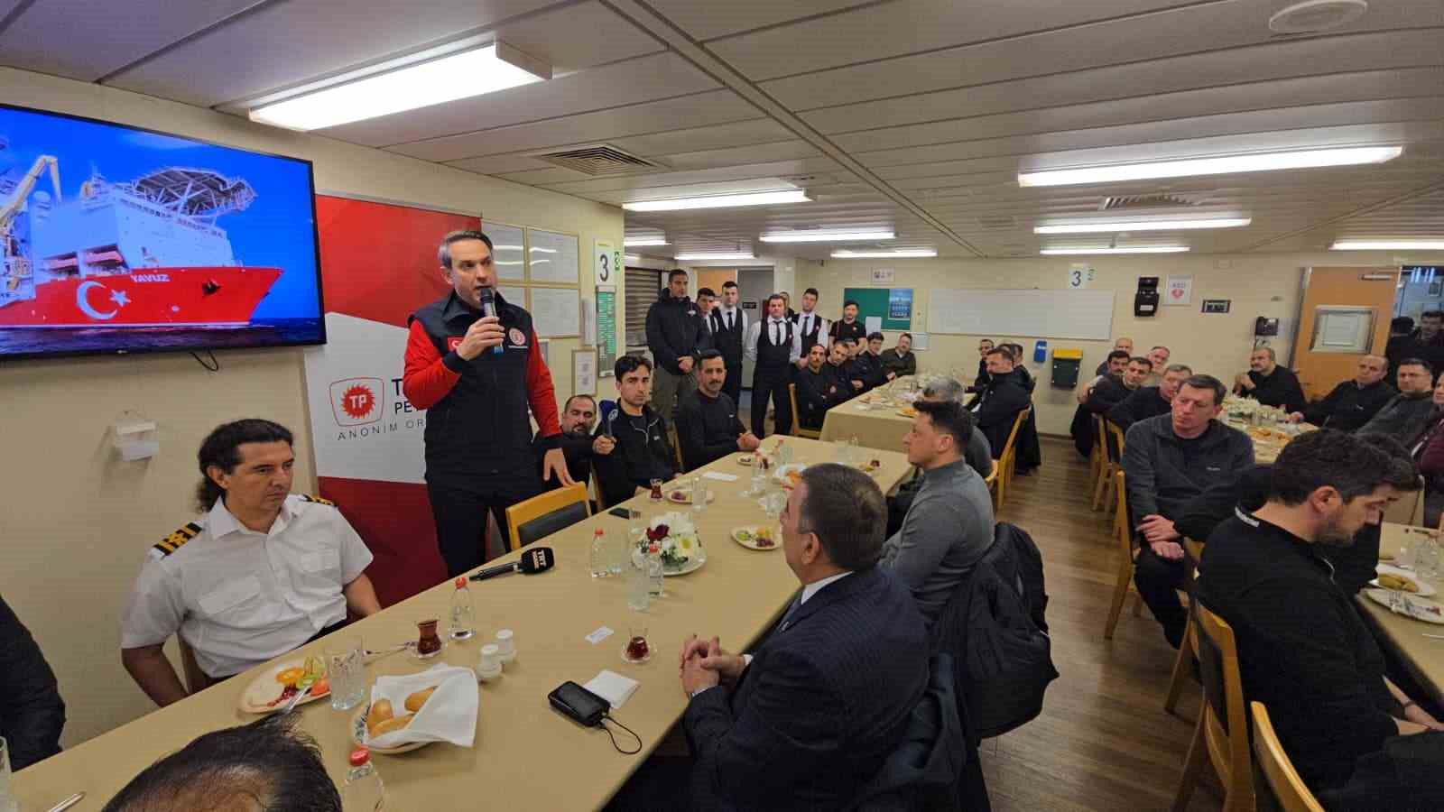 Bakan Bayraktar: "2026 yılı bir taraftan &uuml;retimi arttırdığımız bir yıl olacak"
