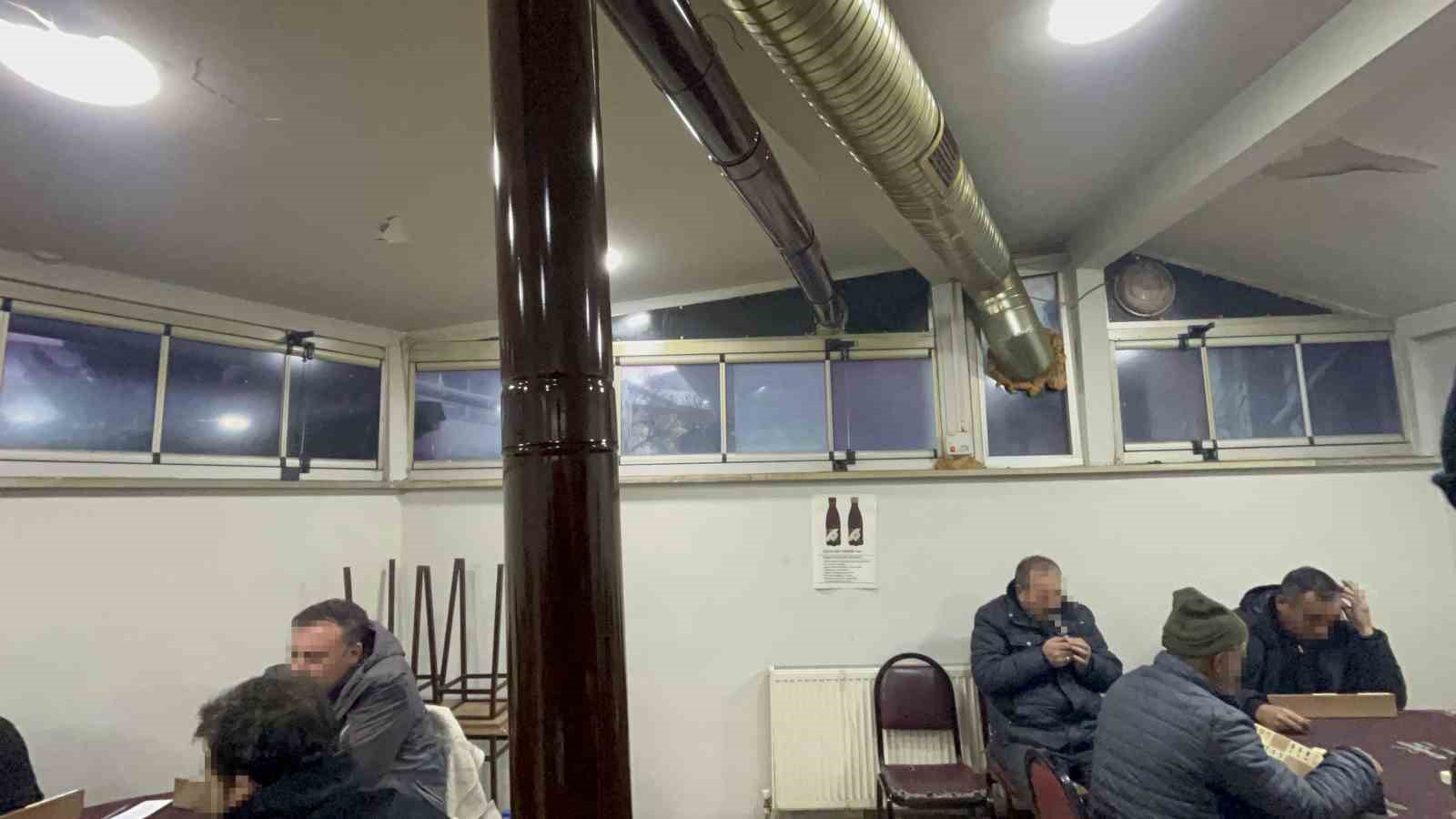 Kıraathaneden eve sızdığı iddia edilen dumandan zehirlenen anne ve 2 &ccedil;ocuğu hastanelik oldu
