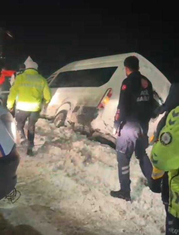 Kars&rsquo;ta 143 k&ouml;y yolu ulaşıma kapandı
