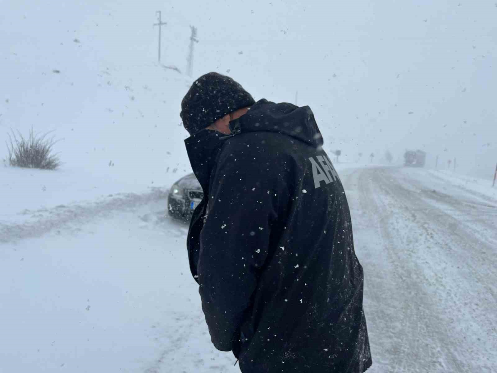Kayseri&rsquo;de kar yağışı sonrası mahsur kalan vatandaşlar kurtarıldı

