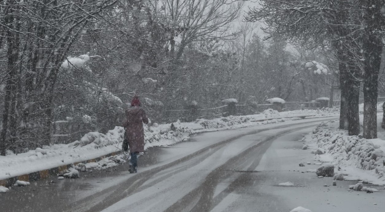 T&uuml;rkiye kara b&uuml;r&uuml;nd&uuml;: Tatil haberleri peş peşe geldi