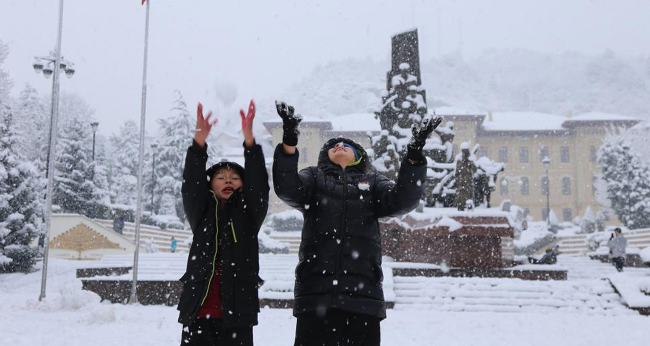 T&uuml;rkiye kara b&uuml;r&uuml;nd&uuml;: Tatil haberleri peş peşe geldi