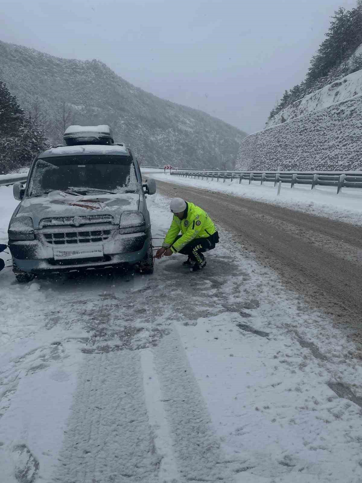 Zonguldak&rsquo;ta 198 k&ouml;y yolunu a&ccedil;mak i&ccedil;in &ccedil;alışmalar s&uuml;r&uuml;yor
