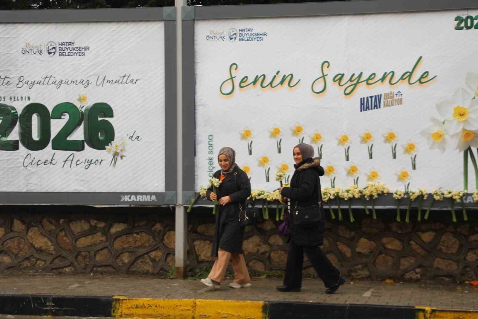 Yeni yılın ilk hediyesi vatandaşlara billboardlar üzerinde verildi