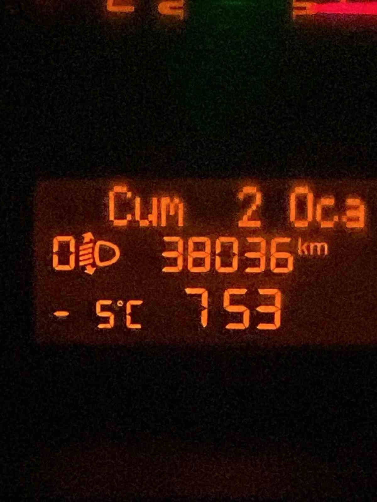 Bandırma&rsquo;da dondurucu soğuk etkisini artırdı, sıcaklık -7 dereceye kadar d&uuml;şt&uuml;
