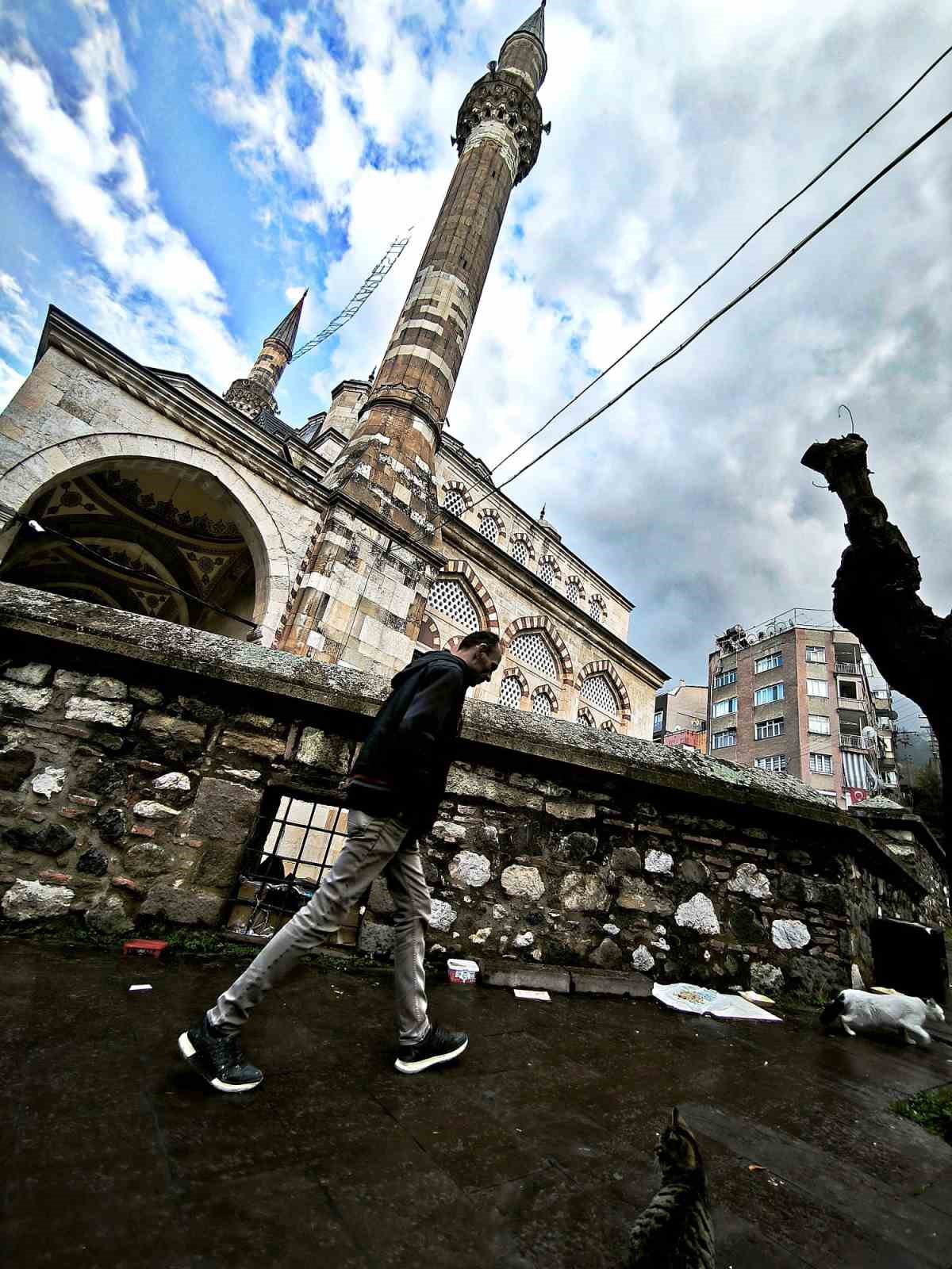 Fotoğraf sanat&ccedil;ısı Ali Hikmet Varlık &rsquo;Manisa&rsquo; fotoğraf sergisine hazırlanıyor
