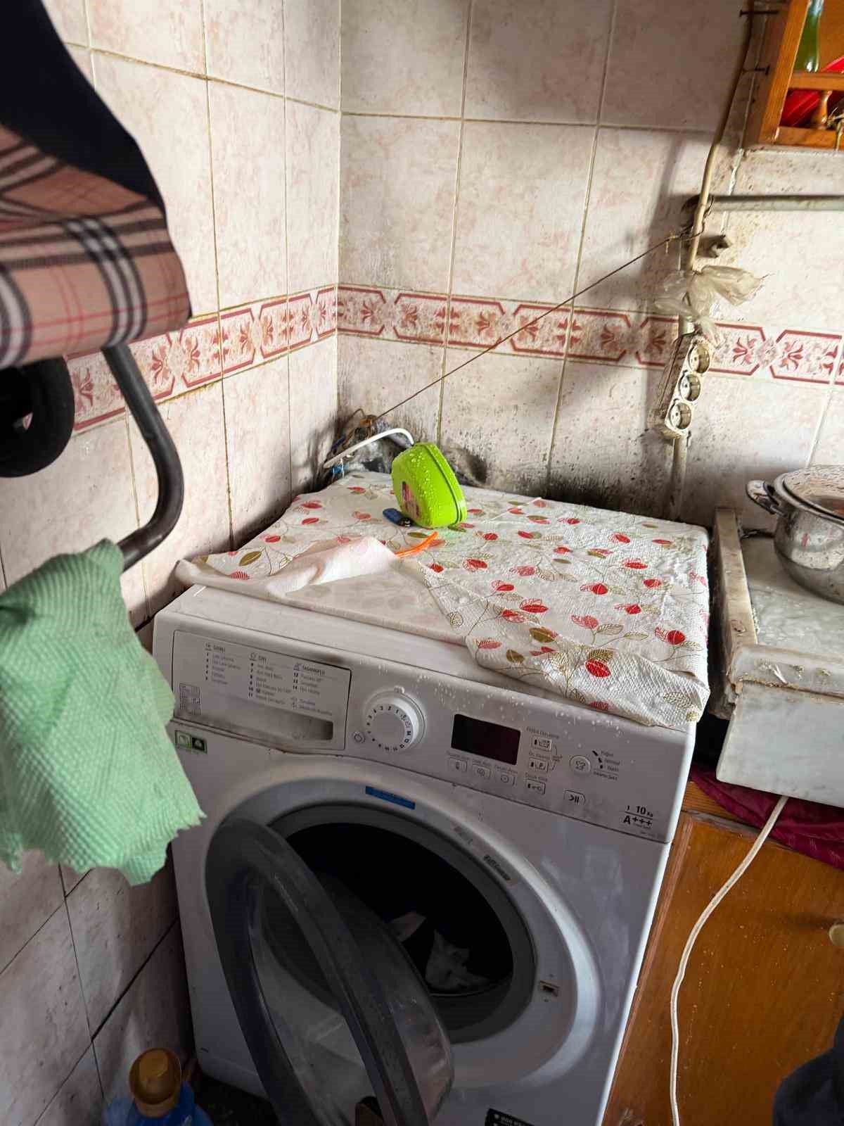 &Ccedil;amaşır makinesinden &ccedil;ıkan yangın panikletti
