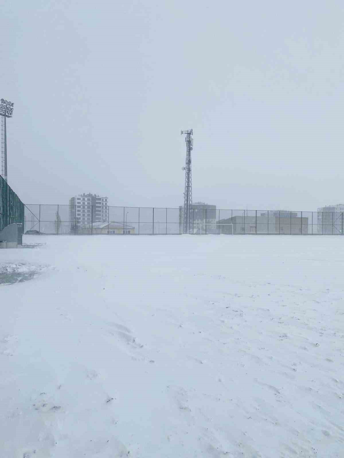Kayseri’de amatör maçlara kar engeli