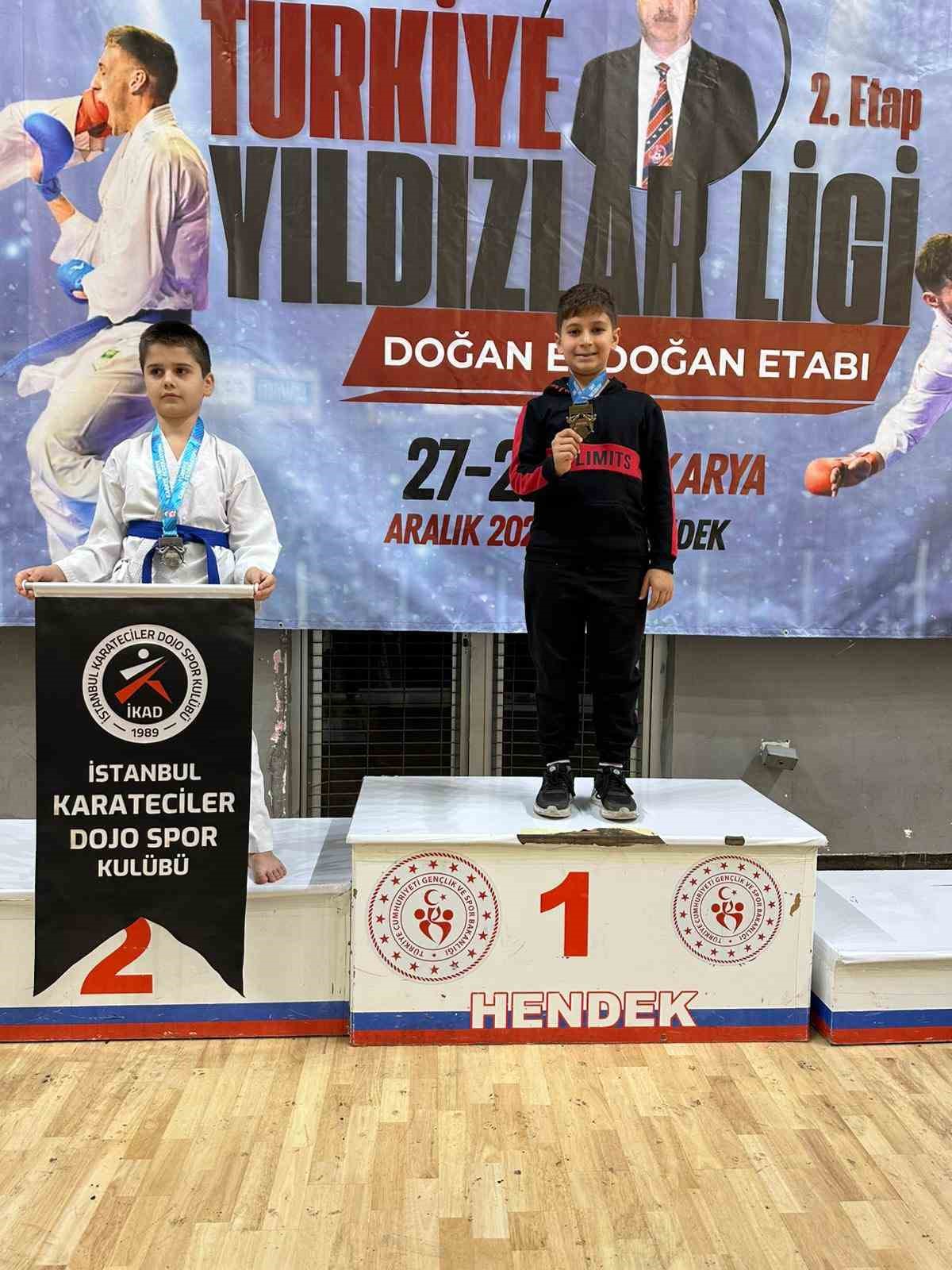 Düzceli karateciler madalyalarla döndü