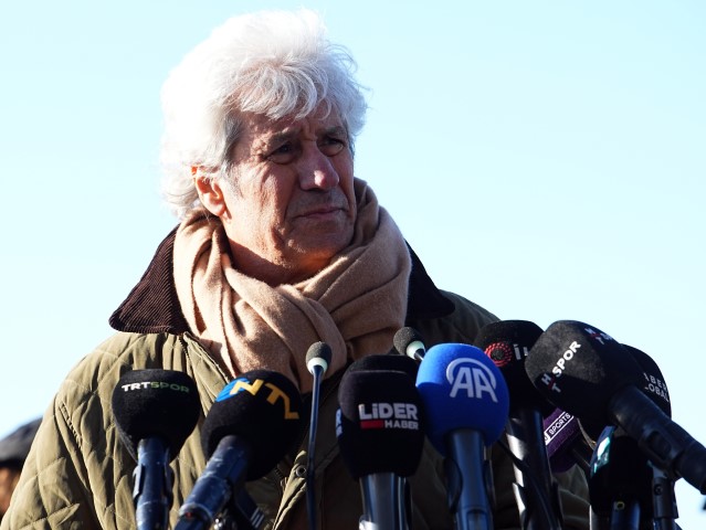 Gökmen Özdenak için stadyumda tören düzenlendi