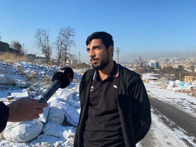 K&ouml;peklerin saldırısına uğrayan &ccedil;ocuğu kurtaran komşu: 