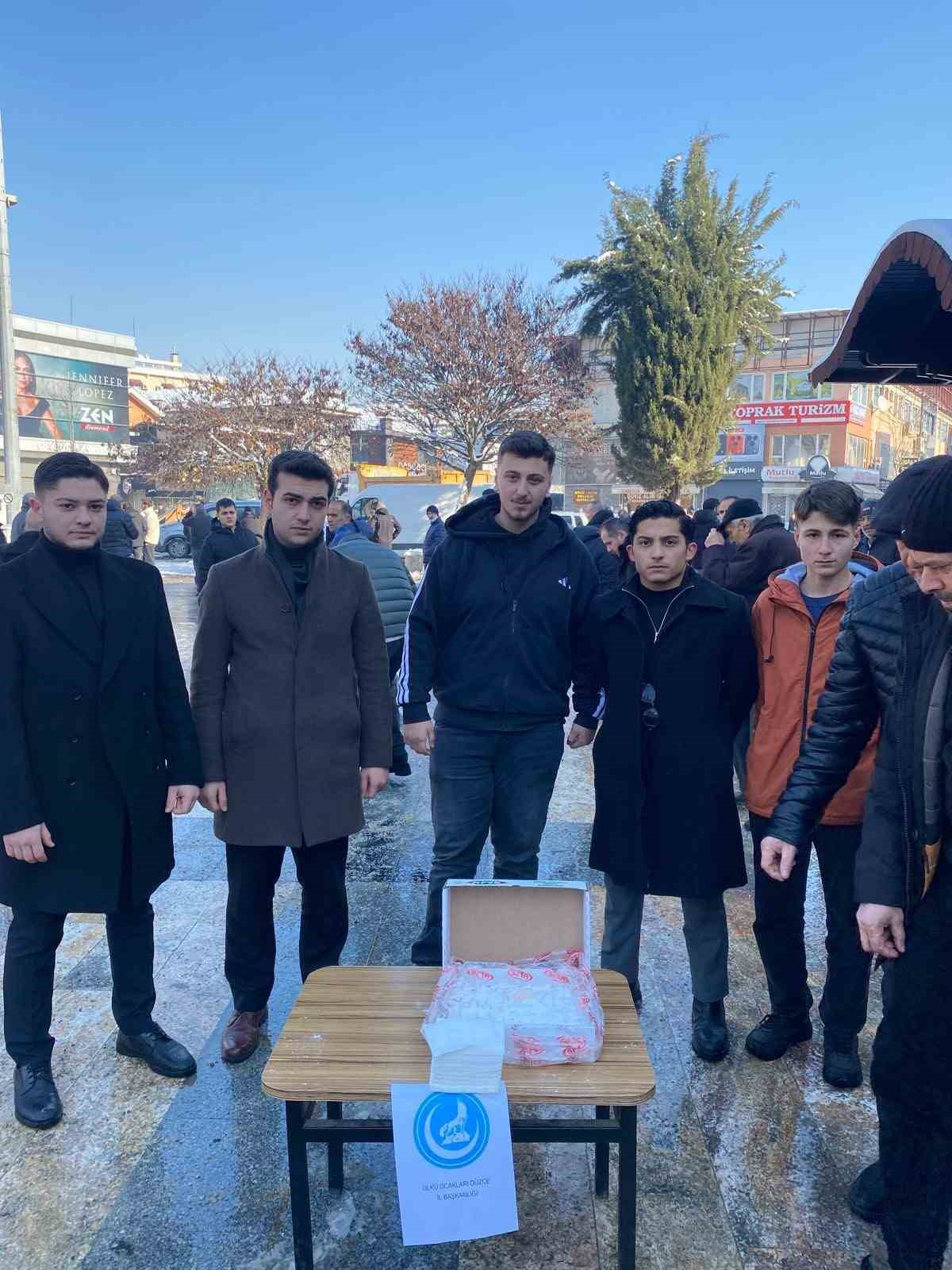 &Uuml;lk&uuml; Ocakları&rsquo;ndan şehitler anısına lokum ikramı
