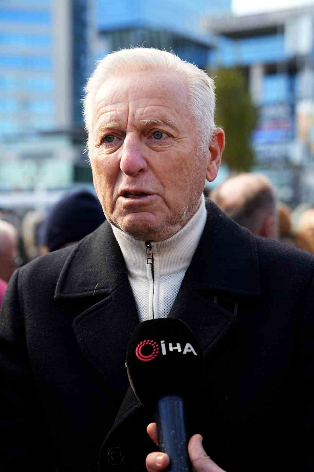 G&ouml;kmen &Ouml;zdenak son yolculuğuna uğurlandı
