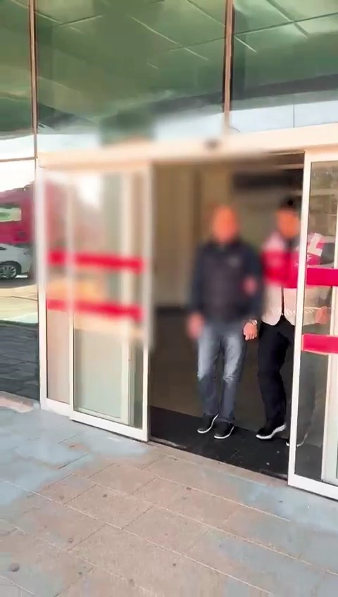 &Ccedil;anakkale&rsquo;de bir vatandaşı 4 milyon 500 bin TL dolandıran 3 ş&uuml;pheli tutuklandı
