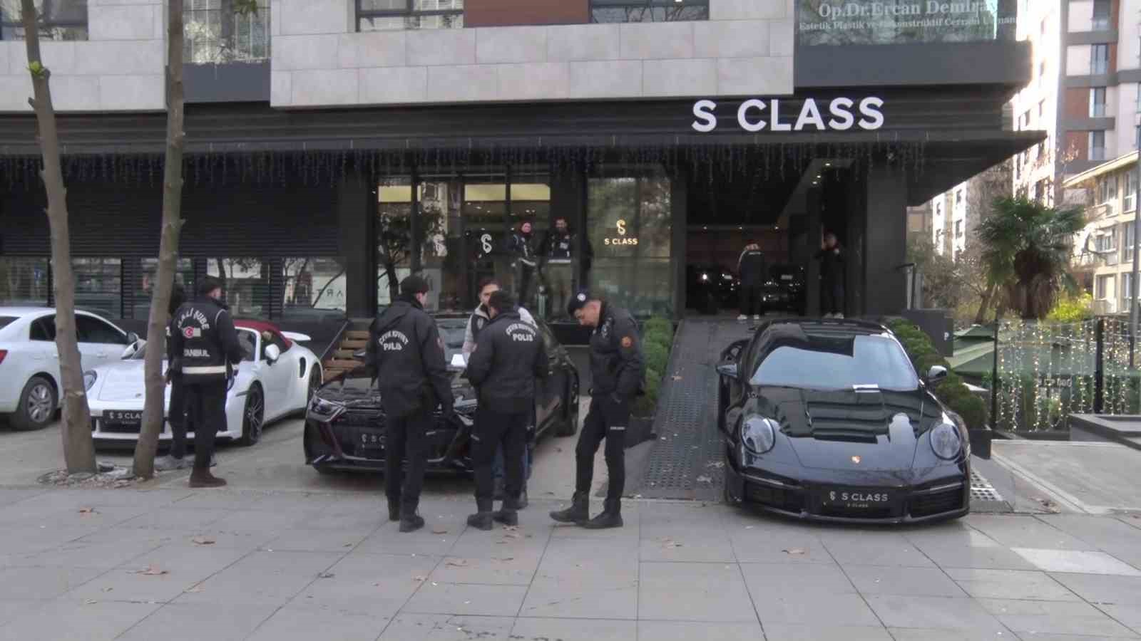 Kadık&ouml;y&rsquo;de vurgun iddiasıyla g&uuml;ndeme gelen galeriye operasyon
