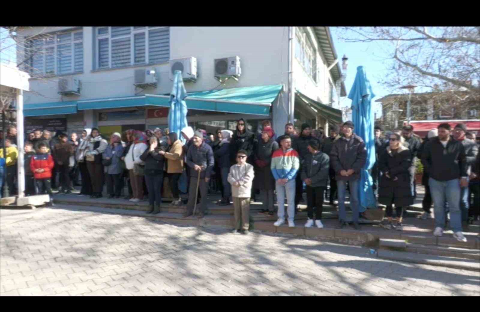 İstediği verilmeyince restorana t&uuml;fekle saldırdı: 1 &ouml;l&uuml;, 3 yaralı
